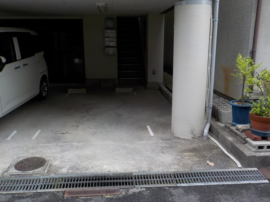 　１階駐車場